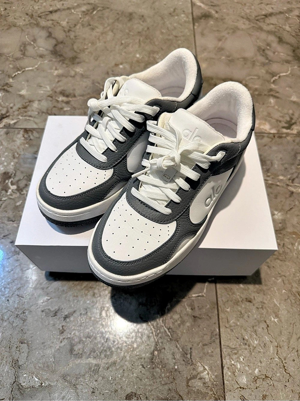 Alo Recovery Mode Gray & White W7